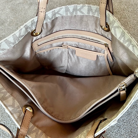 Michael Kors Jet Set Tote - Gently Used - Picture 5 of 9